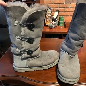 Women’s size 9 Ugg boots.